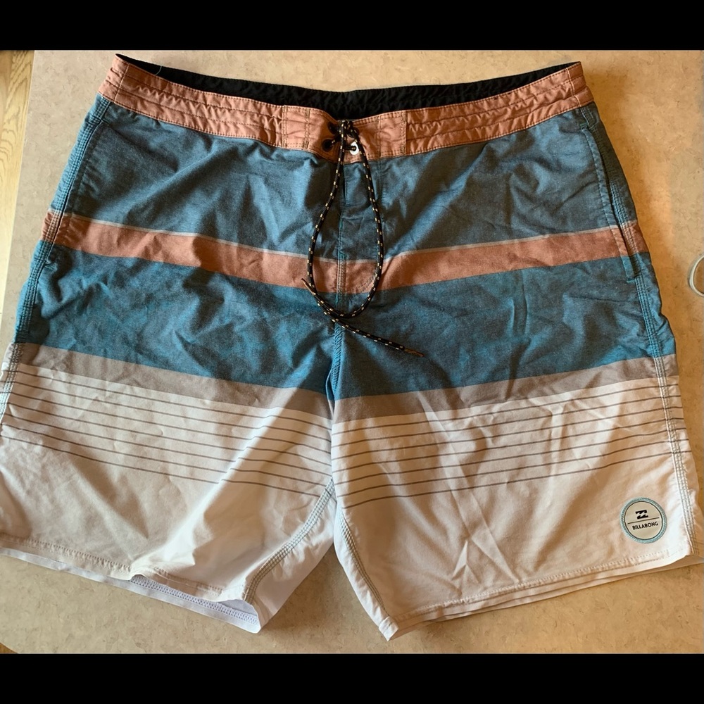 Mens Billabong Board shorts size 38